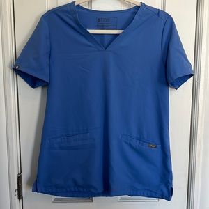 ✨MOVING SALE✨ FIGS ceil blue three pocket top